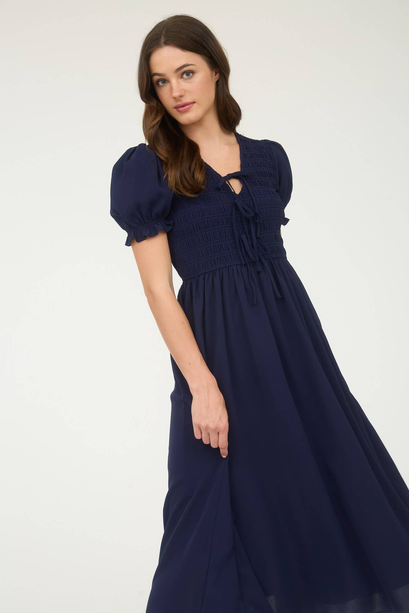 V NECK FRONT TIE SMOCKED PUFF SLEEVE MIDI DRESS: NAVY
