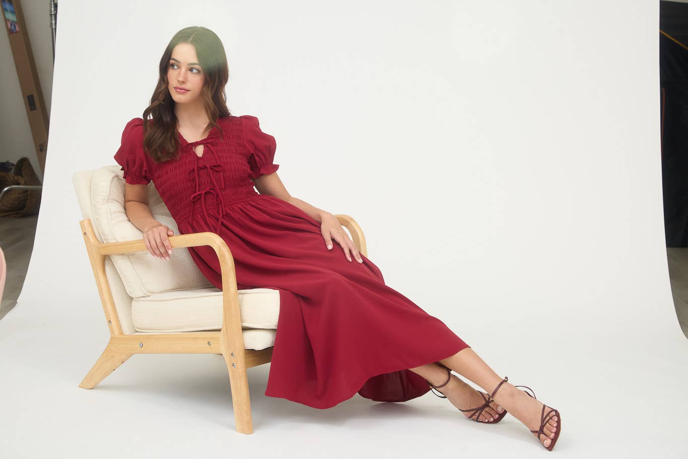 V NECK FRONT TIE SMOCKED PUFF SLEEVE MIDI DRESS: NAVY