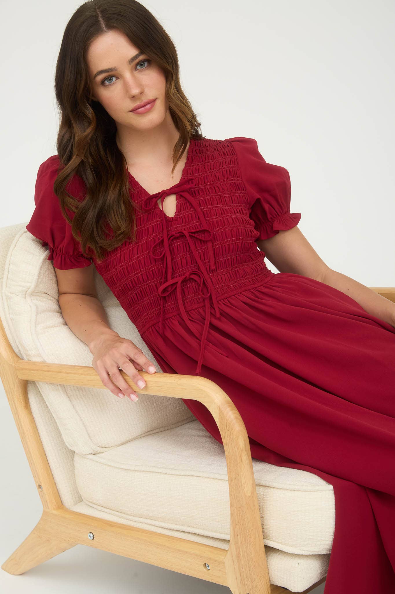 V NECK FRONT TIE SMOCKED PUFF SLEEVE MIDI DRESS: NAVY
