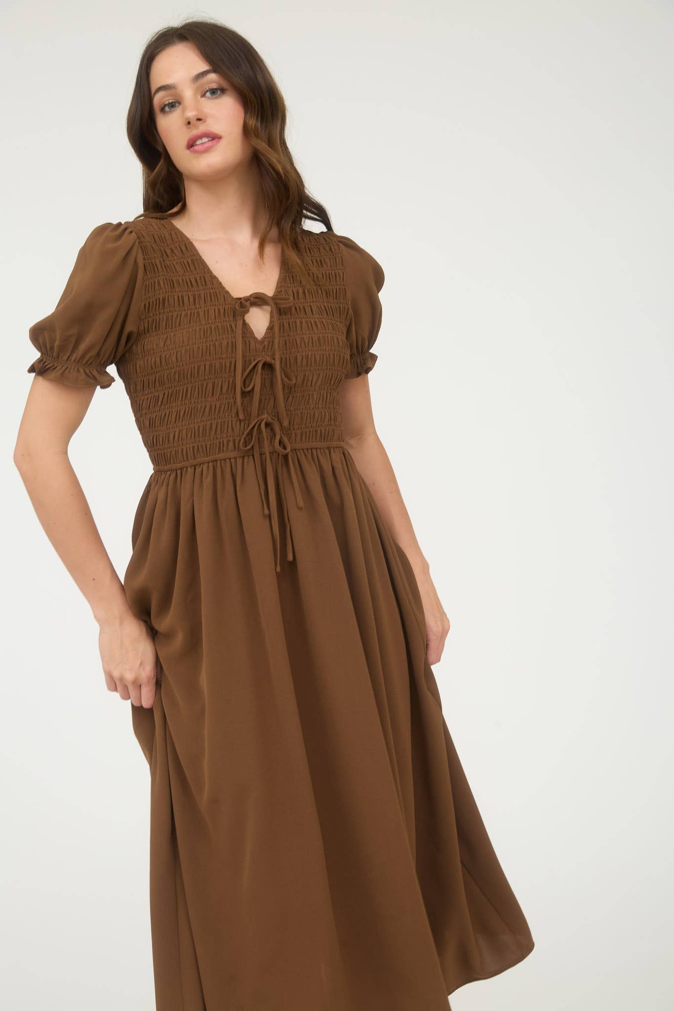 V NECK FRONT TIE SMOCKED PUFF SLEEVE MIDI DRESS: NAVY