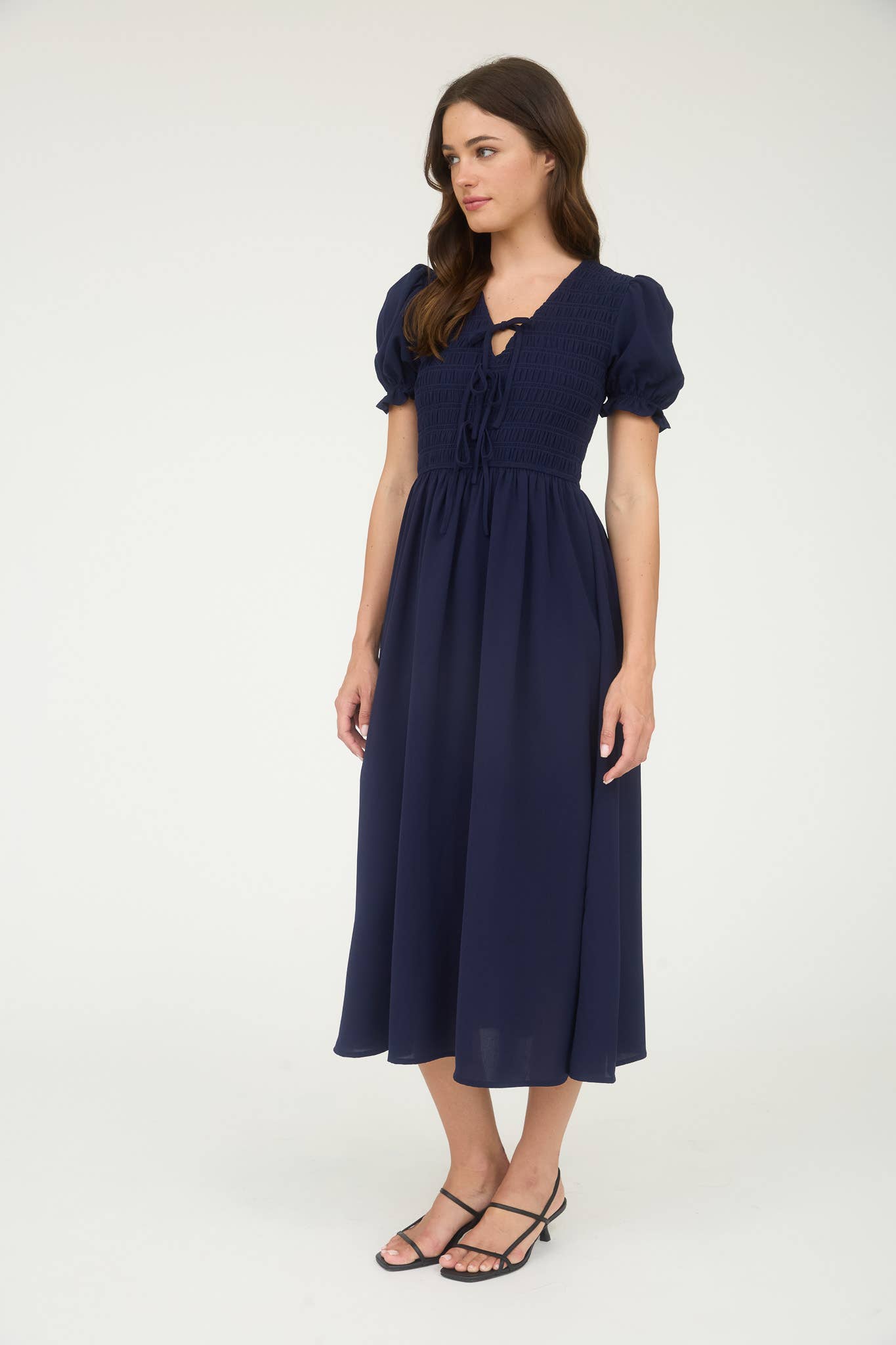 V NECK FRONT TIE SMOCKED PUFF SLEEVE MIDI DRESS: NAVY